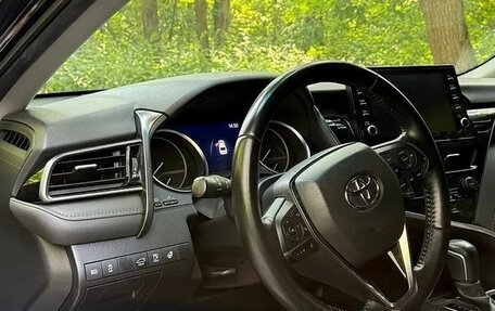 Toyota Camry, 2021 год, 2 200 000 рублей, 4 фотография