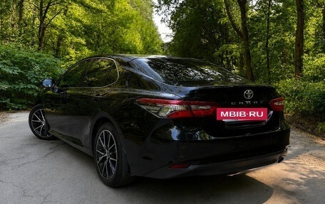 Toyota Camry, 2021 год, 2 200 000 рублей, 3 фотография