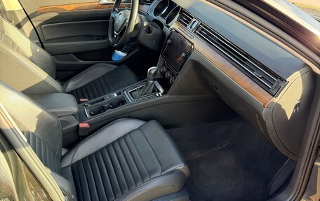 Volkswagen Passat B8 рестайлинг, 2018 год, 2 500 000 рублей, 19 фотография