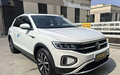 Volkswagen T-Roc I, 2023 год, 1 650 100 рублей, 3 фотография