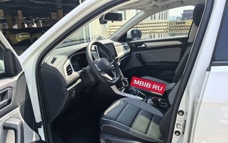 Volkswagen T-Roc I, 2023 год, 1 650 100 рублей, 9 фотография