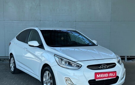 Hyundai Solaris II рестайлинг, 2013 год, 830 000 рублей, 1 фотография