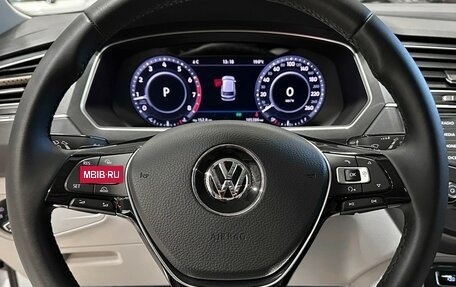 Volkswagen Tiguan II, 2017 год, 2 597 000 рублей, 28 фотография