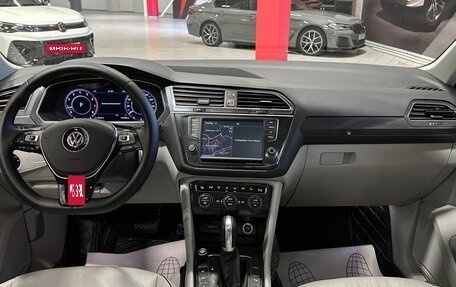 Volkswagen Tiguan II, 2017 год, 2 597 000 рублей, 29 фотография