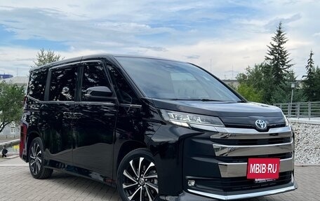 Toyota Noah, 2022 год, 3 750 000 рублей, 3 фотография