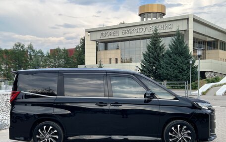 Toyota Noah, 2022 год, 3 750 000 рублей, 8 фотография