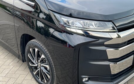 Toyota Noah, 2022 год, 3 750 000 рублей, 15 фотография