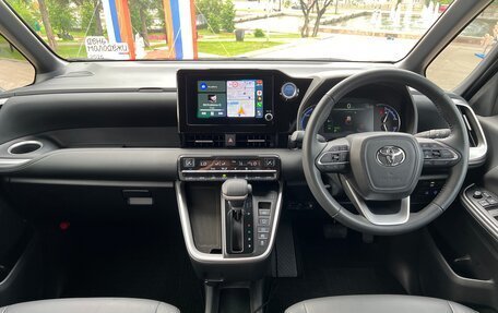 Toyota Noah, 2022 год, 3 750 000 рублей, 20 фотография