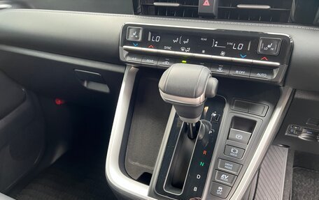 Toyota Noah, 2022 год, 3 750 000 рублей, 24 фотография