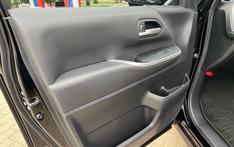 Toyota Noah, 2022 год, 3 750 000 рублей, 28 фотография