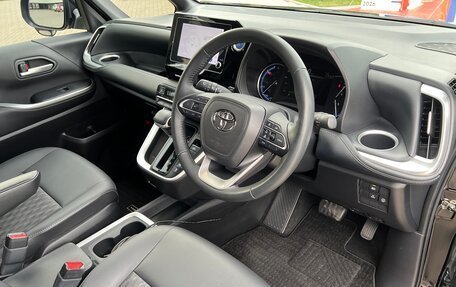 Toyota Noah, 2022 год, 3 750 000 рублей, 21 фотография