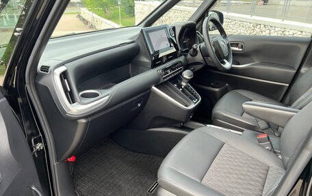 Toyota Noah, 2022 год, 3 750 000 рублей, 25 фотография