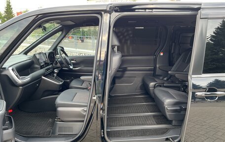 Toyota Noah, 2022 год, 3 750 000 рублей, 35 фотография