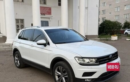Volkswagen Tiguan II, 2018 год, 2 670 000 рублей, 2 фотография