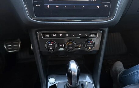 Volkswagen Tiguan II, 2018 год, 2 670 000 рублей, 21 фотография