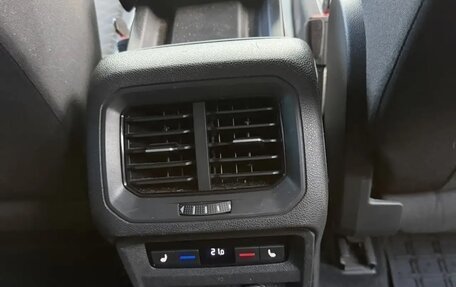 Volkswagen Tiguan II, 2018 год, 2 670 000 рублей, 23 фотография