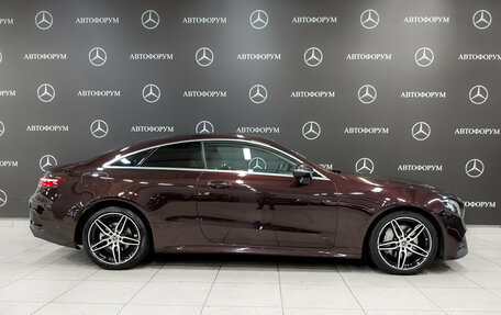 Mercedes-Benz E-Класс, 2018 год, 3 850 000 рублей, 4 фотография