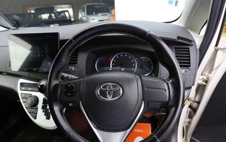 Toyota ISis I, 2016 год, 962 000 рублей, 15 фотография