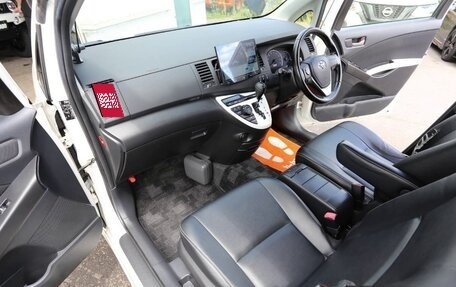 Toyota ISis I, 2016 год, 962 000 рублей, 26 фотография