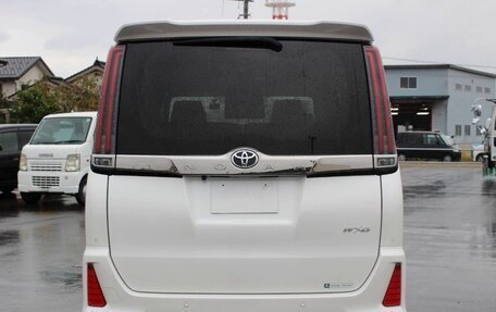 Toyota Noah III, 2021 год, 1 742 000 рублей, 6 фотография