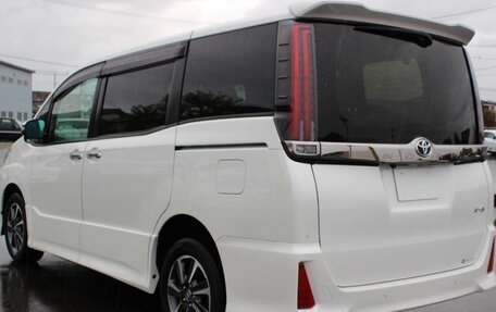 Toyota Noah III, 2021 год, 1 742 000 рублей, 5 фотография