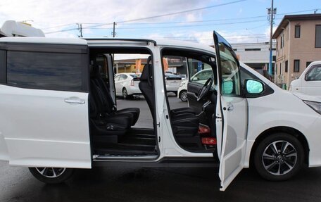 Toyota Noah III, 2021 год, 1 742 000 рублей, 14 фотография