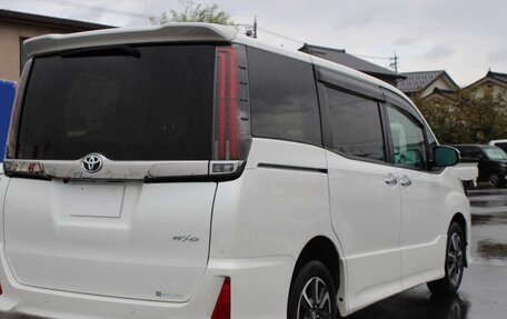 Toyota Noah III, 2021 год, 1 742 000 рублей, 7 фотография