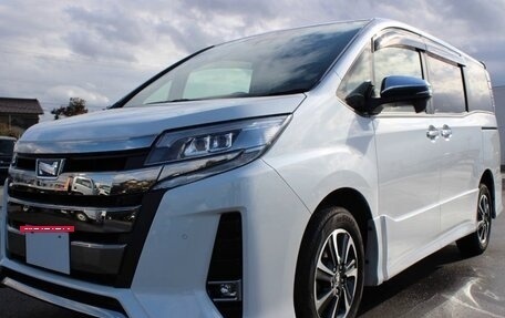 Toyota Noah III, 2021 год, 1 742 000 рублей, 3 фотография