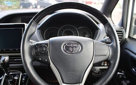 Toyota Noah III, 2021 год, 1 742 000 рублей, 15 фотография