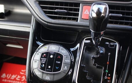 Toyota Noah III, 2021 год, 1 742 000 рублей, 20 фотография