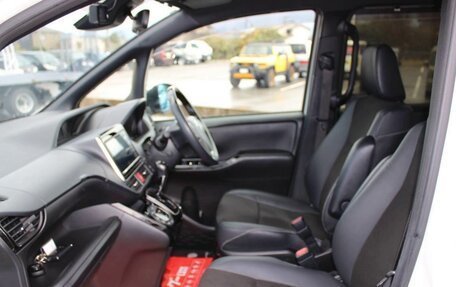 Toyota Noah III, 2021 год, 1 742 000 рублей, 18 фотография
