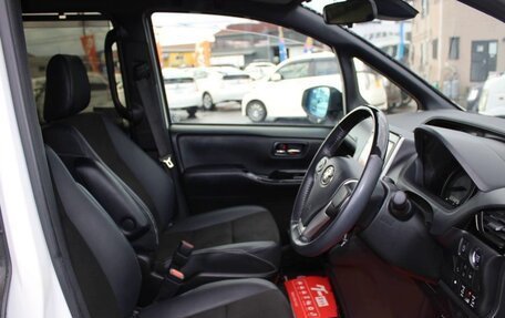 Toyota Noah III, 2021 год, 1 742 000 рублей, 17 фотография