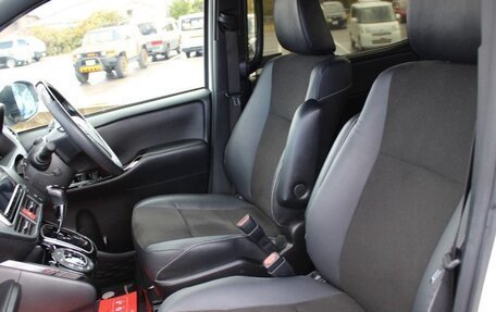 Toyota Noah III, 2021 год, 1 742 000 рублей, 28 фотография