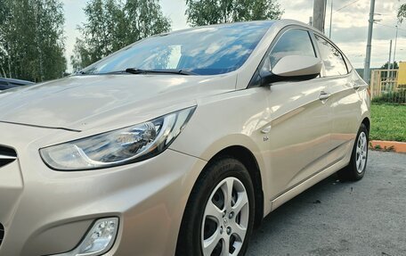 Hyundai Solaris II рестайлинг, 2012 год, 900 000 рублей, 3 фотография