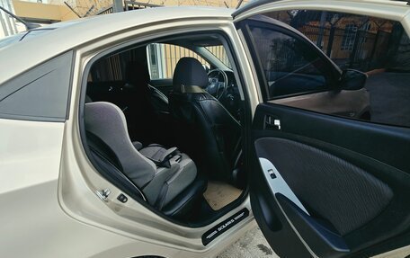 Hyundai Solaris II рестайлинг, 2012 год, 900 000 рублей, 10 фотография