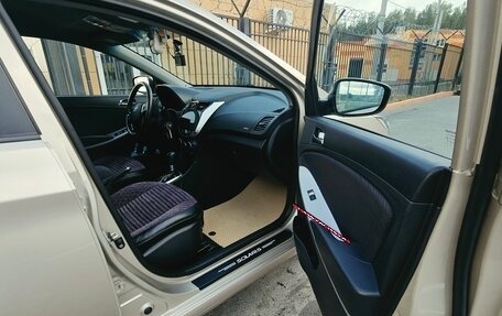 Hyundai Solaris II рестайлинг, 2012 год, 900 000 рублей, 9 фотография