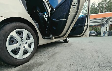 Hyundai Solaris II рестайлинг, 2012 год, 900 000 рублей, 12 фотография