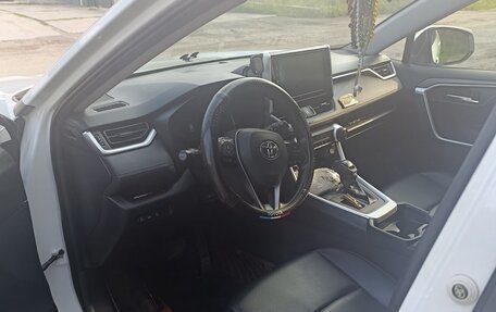 Toyota RAV4, 2020 год, 2 900 000 рублей, 4 фотография
