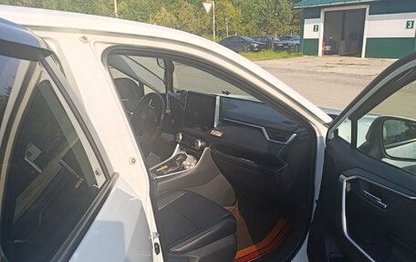 Toyota RAV4, 2020 год, 2 900 000 рублей, 8 фотография