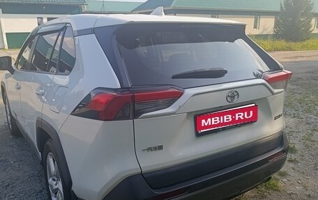Toyota RAV4, 2020 год, 2 900 000 рублей, 6 фотография
