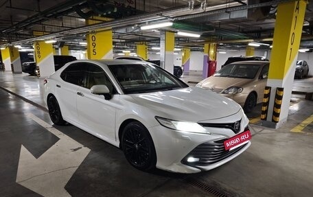 Toyota Camry, 2018 год, 3 200 000 рублей, 2 фотография