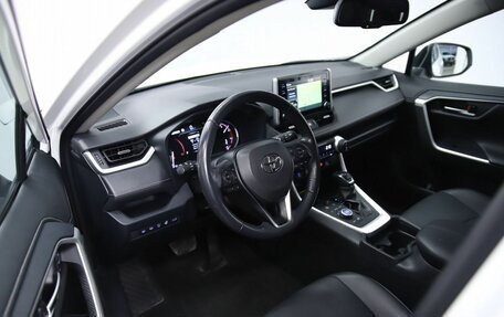 Toyota RAV4, 2020 год, 3 630 000 рублей, 9 фотография