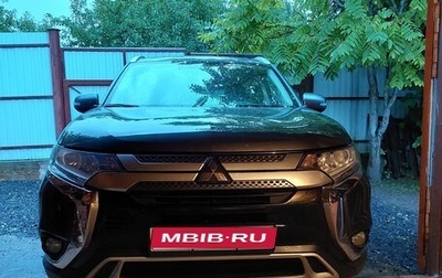 Mitsubishi Outlander III рестайлинг 3, 2019 год, 2 100 000 рублей, 1 фотография