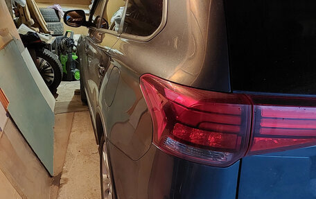 Mitsubishi Outlander III рестайлинг 3, 2019 год, 2 100 000 рублей, 7 фотография