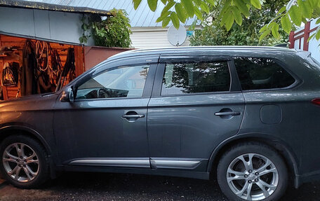 Mitsubishi Outlander III рестайлинг 3, 2019 год, 2 100 000 рублей, 8 фотография