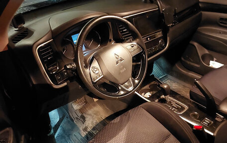 Mitsubishi Outlander III рестайлинг 3, 2019 год, 2 100 000 рублей, 11 фотография
