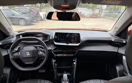 Peugeot 2008 II, 2022 год, 1 270 000 рублей, 6 фотография