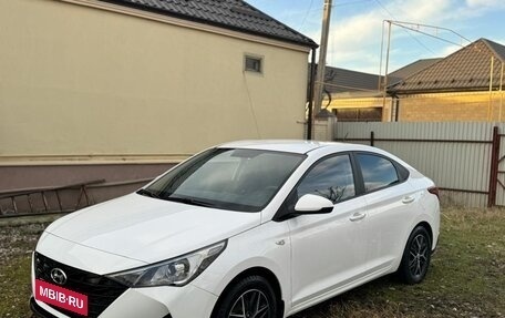 Hyundai Solaris II рестайлинг, 2022 год, 1 500 000 рублей, 2 фотография