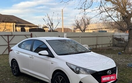 Hyundai Solaris II рестайлинг, 2022 год, 1 500 000 рублей, 3 фотография