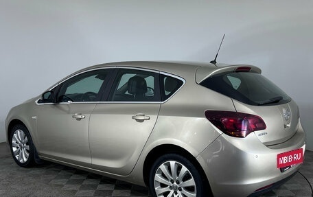 Opel Astra J, 2011 год, 650 000 рублей, 4 фотография